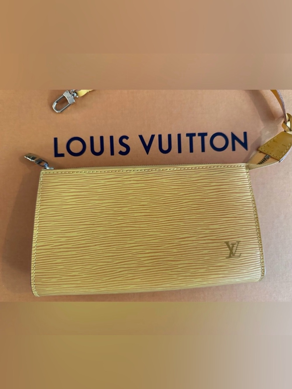 🎉Louis Vuitton Yellow Epi Handbag🎉 - Picture 7 of 10